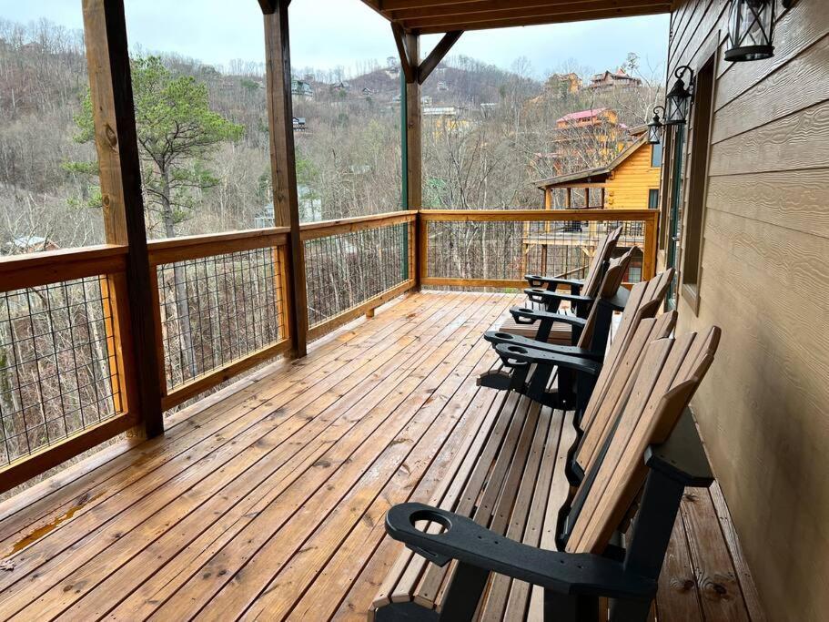 * * 4 Master Bedrooms, Views, Theater, Arcade, Evc Gatlinburg Exterior photo