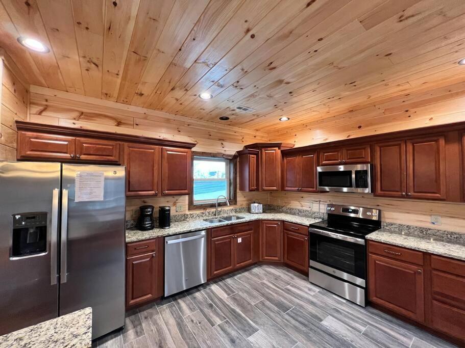 * * 4 Master Bedrooms, Views, Theater, Arcade, Evc Gatlinburg Exterior photo