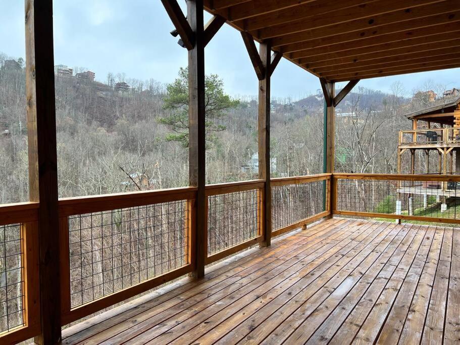* * 4 Master Bedrooms, Views, Theater, Arcade, Evc Gatlinburg Exterior photo